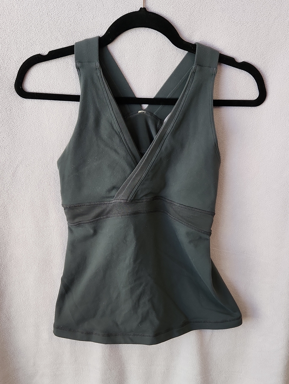 ✨️3/$20✨️ Lululemon Sleeveless Grey Mesh Cross-Back Active Tank